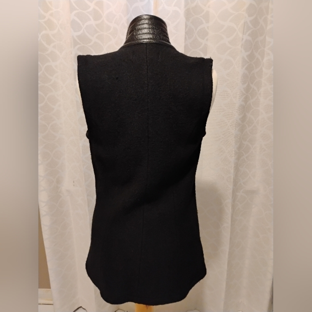Small Wool Vest Jacket - Picture 2 of 8